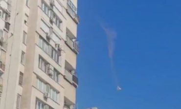 Бомбардировките с боклуци в "Българка" продължават