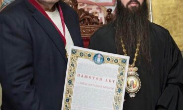 Митрополит Арсений връчи орден на Бойко Борисов