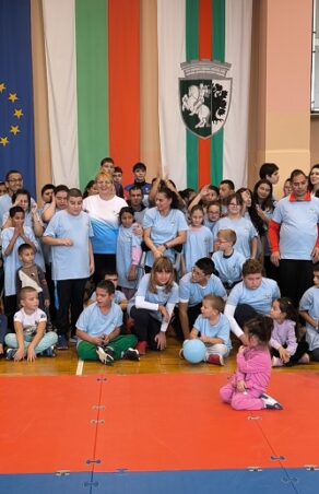 Една снимка, десетки усмивки и едно голямо послание